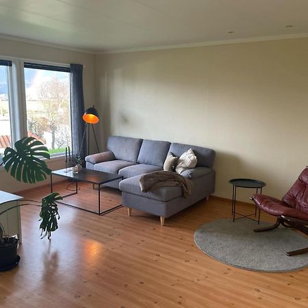 Leilighet Med Nydelig Utsikt Pa Leknes! Skullbru Extérieur photo